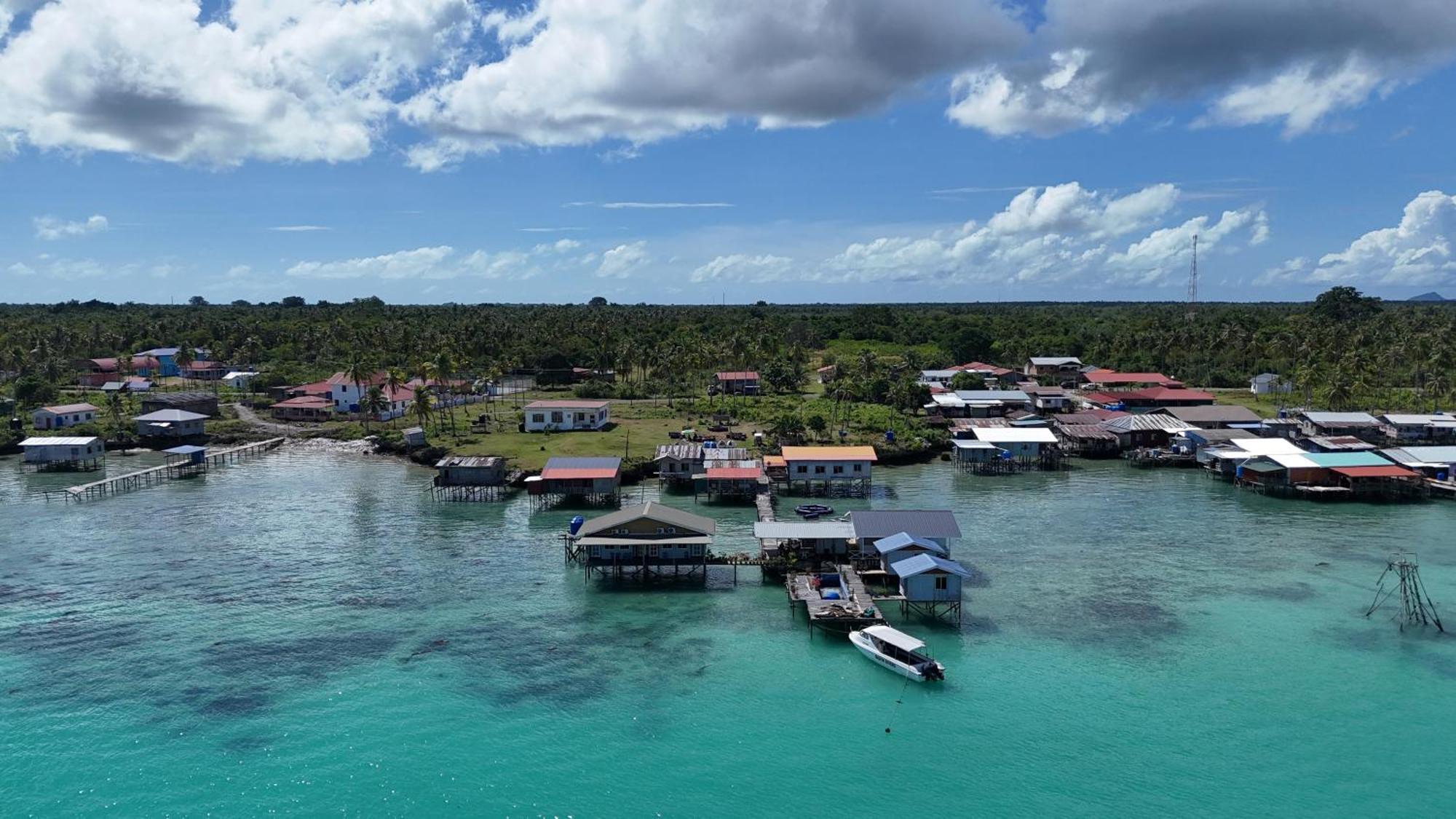 Bigfin Water Bungalow Hotel Semporna Ngoại thất bức ảnh